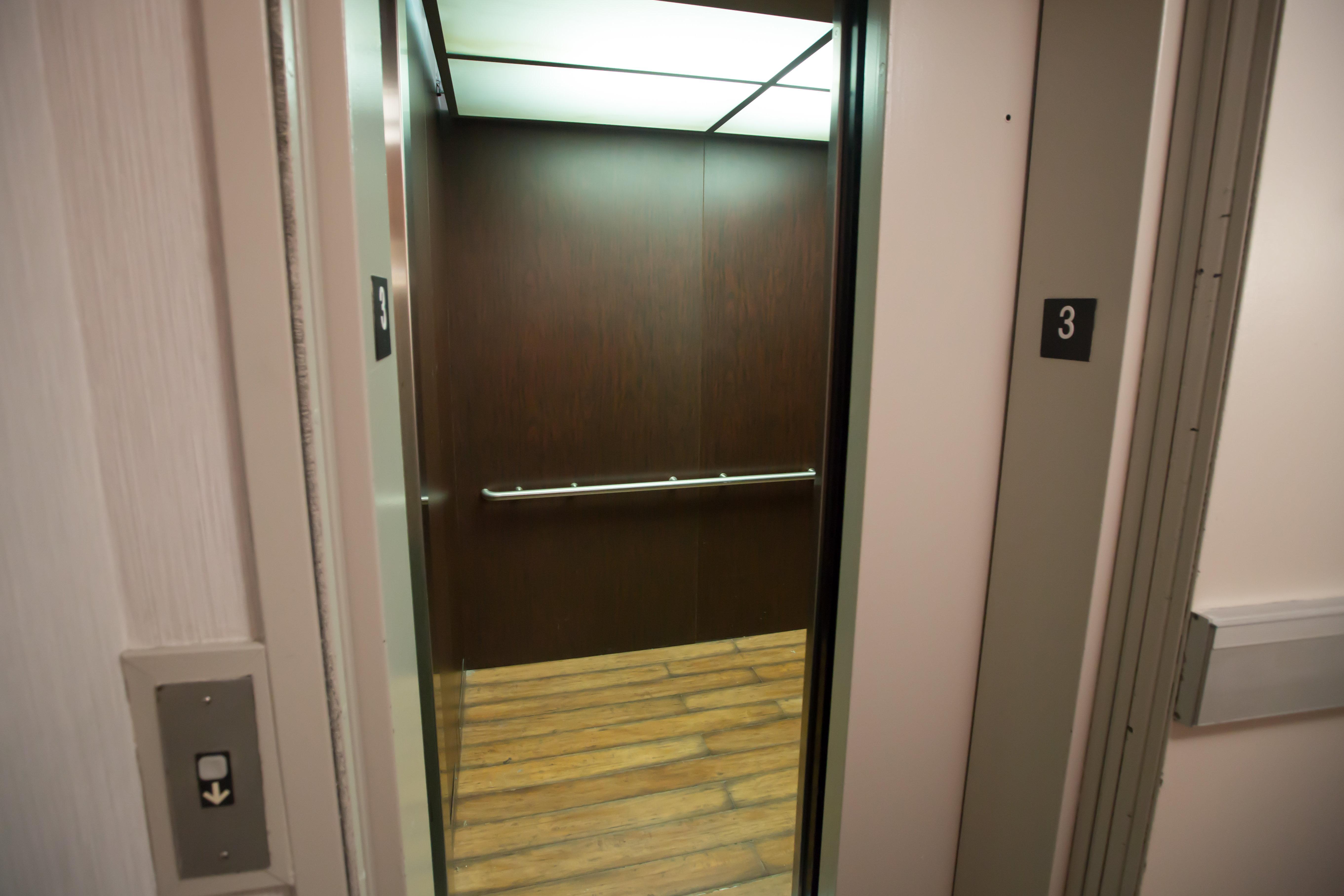 Holiday Inn Express Hotel & Suites Madison By Ihg Zewnętrze zdjęcie