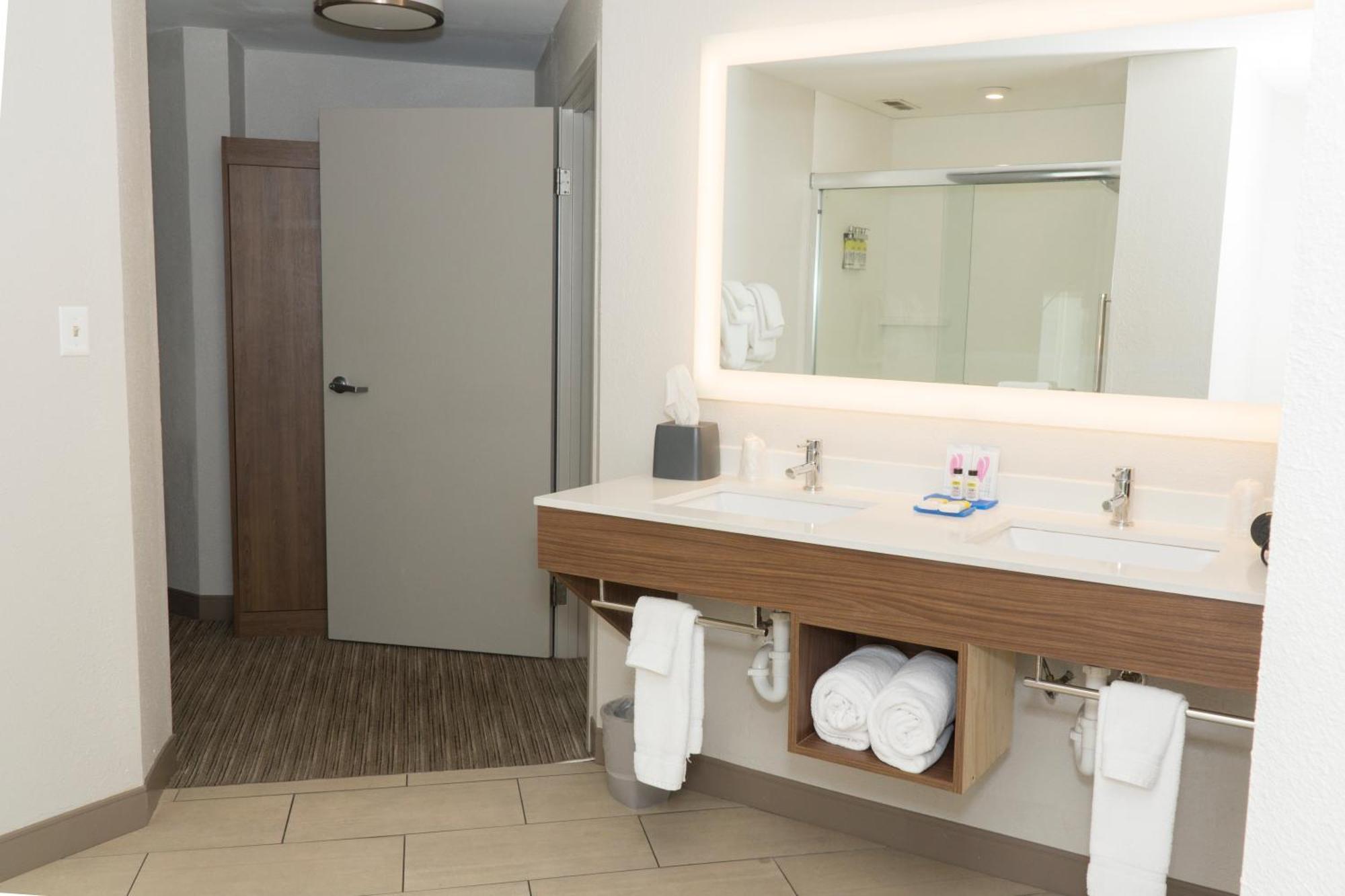 Holiday Inn Express Hotel & Suites Madison By Ihg Pokój zdjęcie